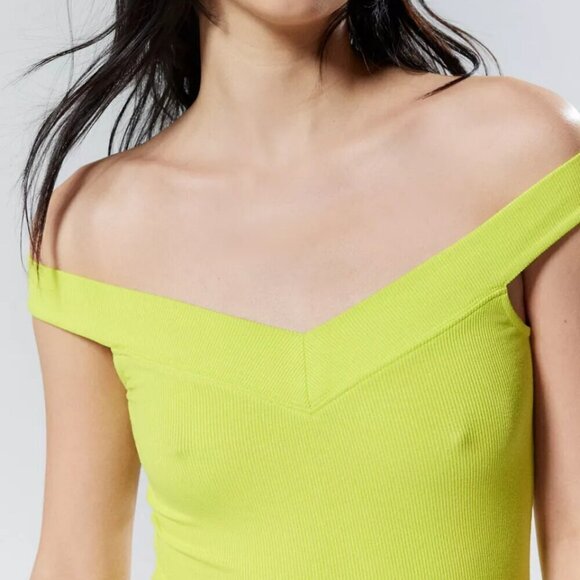 NWT UO Silence + Noise Veronica Off The Shoulder Lime Green Tank Top - Picture 3 of 5